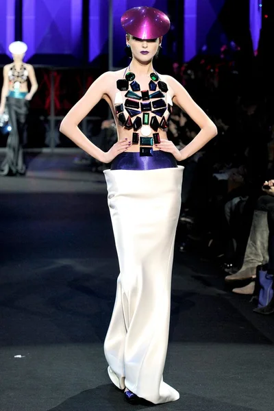 Look 32